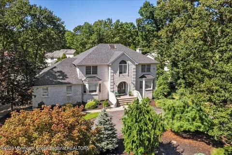 5 Joyce Ct, Manalapan, NJ 07726