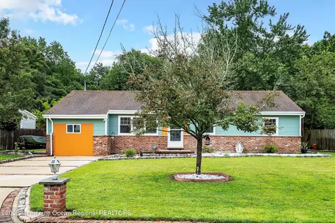 325 Normandie Dr, Forked River, NJ 08731