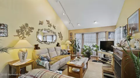 5 Iris Ct, Howell, NJ 07731 photo 5