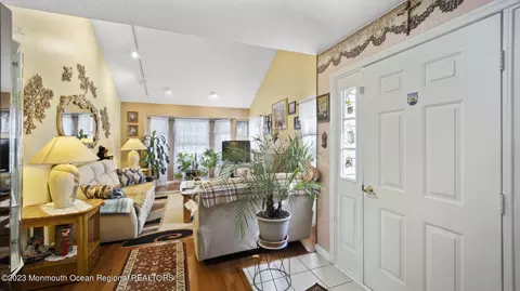 5 Iris Ct, Howell, NJ 07731 photo 4