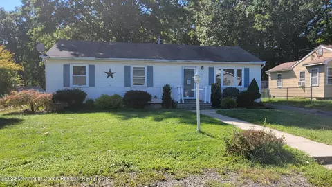 77 Smith St, Howell, NJ 07731