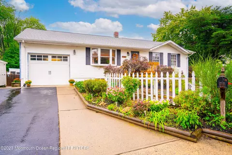36 Vermont Ave, Port Monmouth, NJ 07758