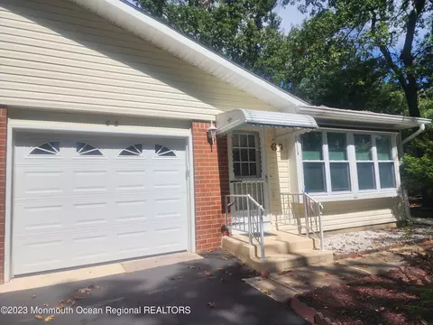 6 Swift Ln #B, Whiting, NJ 08759