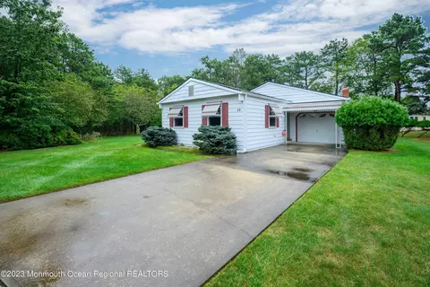 49 Normanton Ct, Toms River, NJ 08757