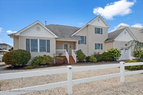 73 Jonathan Dr, Beach Haven West, NJ 08050