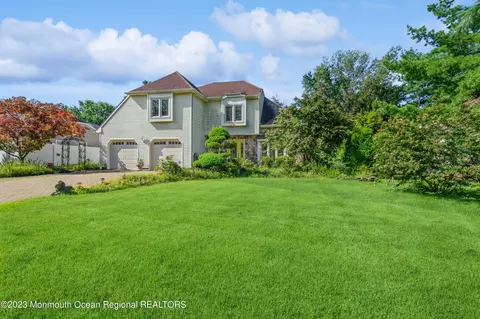 12 Bayberry Dr, Holmdel, NJ 07733