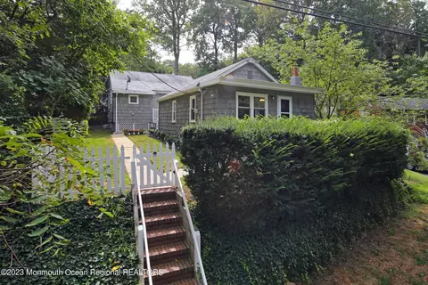 109 Valley Ave, Highlands, NJ 07732