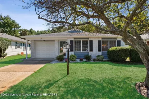35 Meadowbrook Rd, Brick, NJ 08723