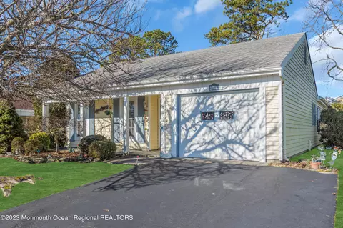 18 Gladstone Ave, Manchester, NJ 08759