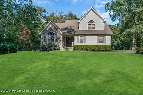 784 Lakehurst Ave, Jackson, NJ 08527