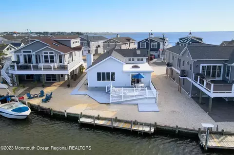 330 W Bayview Dr, Lavallette, NJ 08735