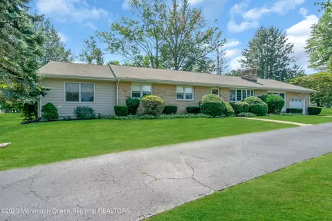 80 Hillside Dr, Robbinsville, NJ 08691