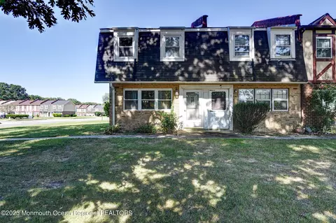 1 Briar Mills Dr, Brick, NJ 08724