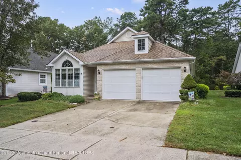 2409 Agincourt Rd, Toms River, NJ 08755