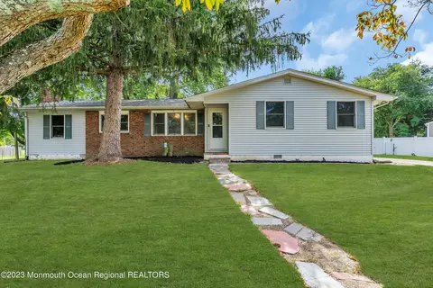 150 Sherman Ave, Bayville, NJ 08721
