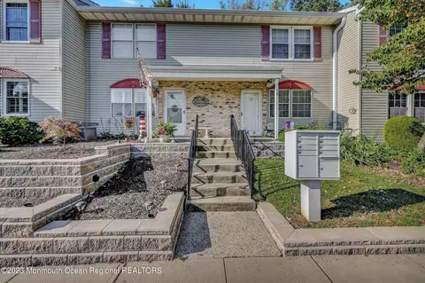 82 Cliffwood Ave #13, Aberdeen, NJ 07747