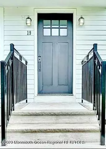 19 Hampton Rd, Howell, NJ 07731