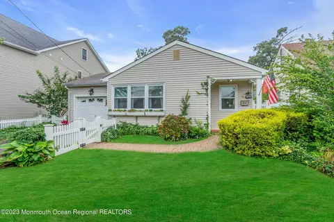 1215 Rue Ave, Point Pleasant, NJ 08742