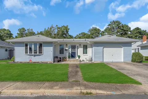 182 Fort De France Ave, Toms River, NJ 08757