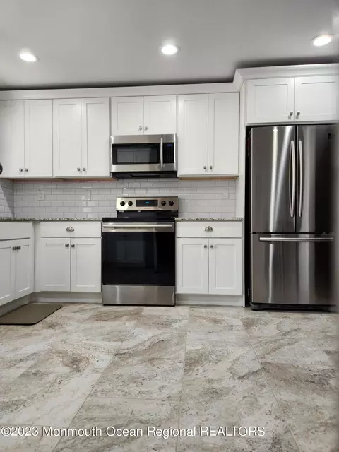 464 Portsmouth Dr # B, Lakewood, NJ 08701