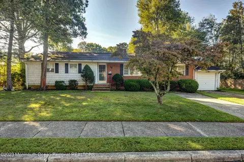 8 Deborah Pl, Oakhurst, NJ 07755