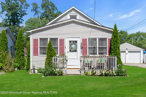 129 W Barnegat Ave, Ocean Gate, NJ 08740