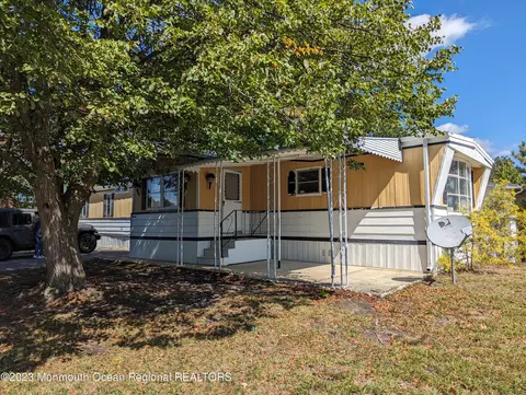 11 Bluebird Ln, Whiting, NJ 08759