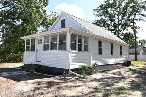 727 Huntington Ave, Pine Beach, NJ 08741