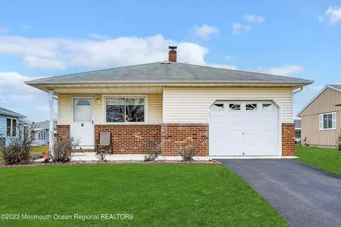 9 San Salvador St, Toms River, NJ 08757