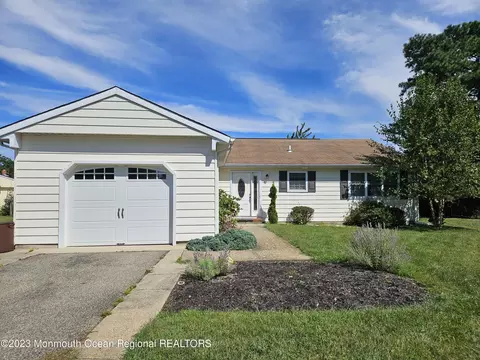 19 Kinkora Ct E, Berkeley, NJ 08721