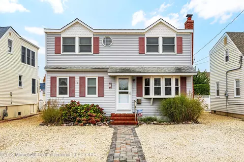 9 W Bayberry Dr, Long Beach Township, NJ 08008