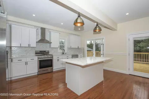 43 Rumson Pl, Little Silver, NJ 07739