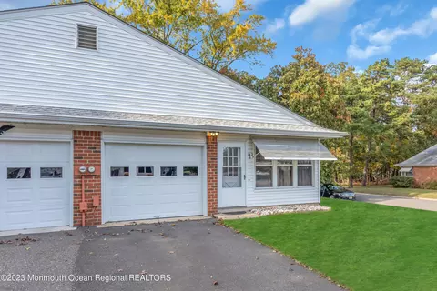 142 Azalea Dr #B, Whiting, NJ 08759