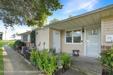 7 Haven Dr, Matawan, NJ 07747