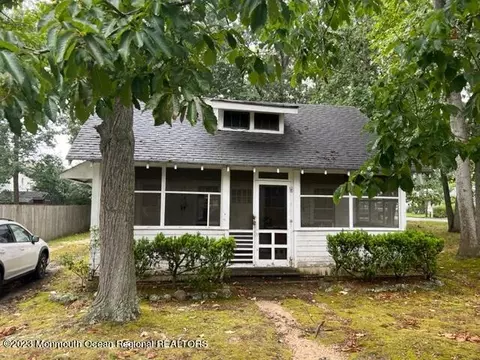 442 Lake Barnegat Dr S, Forked River, NJ 08731