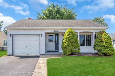 68 La Dunette Dr, Toms River, NJ 08757