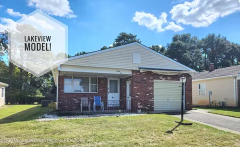 82 Pulaski Blvd, Toms River, NJ 08757