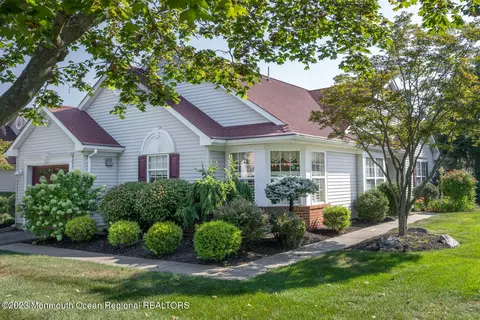 2325 E Ashfield Ct, Toms River, NJ 08755