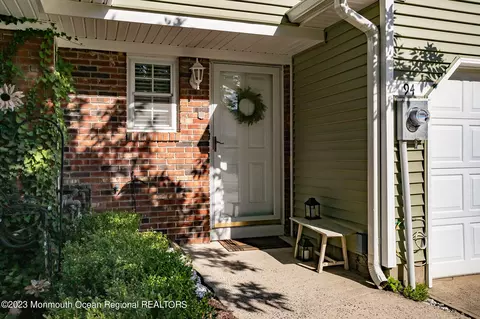 94 Oak Ln, Eatontown, NJ 07724