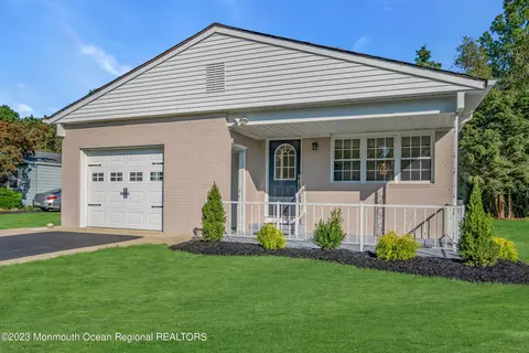 54 Santiago Ct, Toms River, NJ 08757