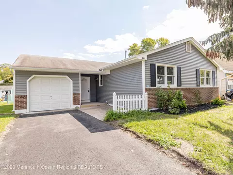 241 Twin Lakes Blvd, Little Egg Harbor, NJ 08087