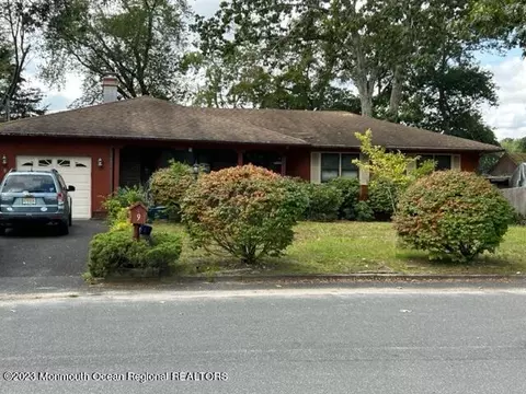 9 Laurel Pl, Howell, NJ 07731