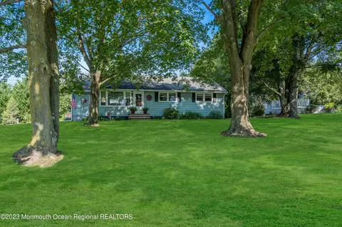892 Monmouth Rd, Cream Ridge, NJ 08514