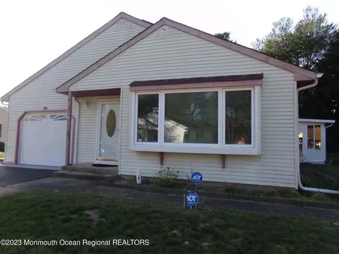 11 Ardmore St #61, Whiting, NJ 08759