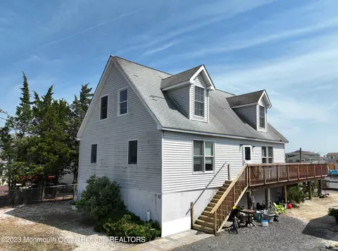 82 Dolphin Rd, Tuckerton, NJ 08087