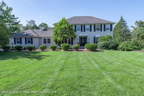4 Woodbine Ln, Freehold, NJ 07728