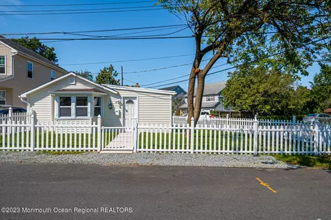 701 Beachview Ave, Union Beach, NJ 07735
