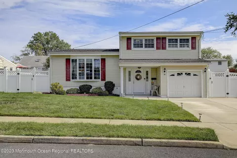 14 Twain Ave, Old Bridge, NJ 08857