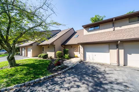 66 Deer Path Ct, Tinton Falls, NJ 07724