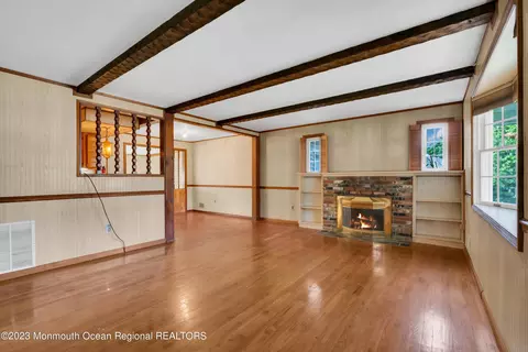 915 Raleigh Dr, Toms River, NJ 08753